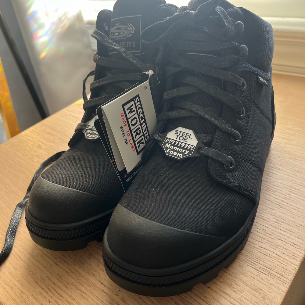 Skechers Women’s Black Steel Toe Work Boots, light weight. Size 7. New with tags